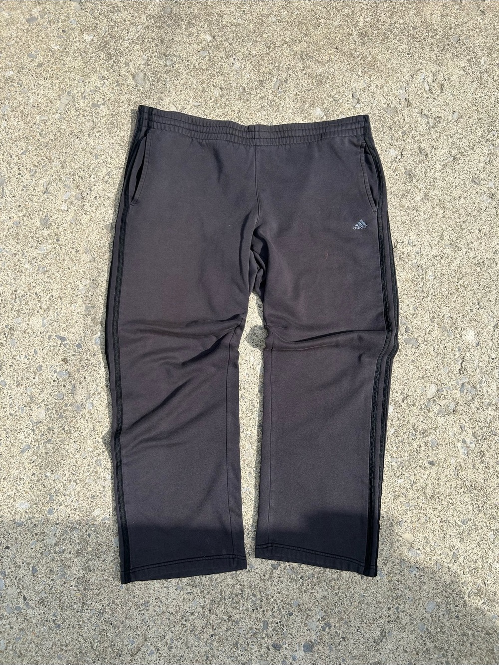 Y2K adidas Black Men’s baggy Sweatpants with Side Stripe